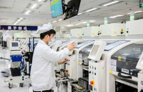從“指尖代碼”到“車(chē)間轟鳴” 走訪合肥制造工廠，探尋00后技工選擇背后的時(shí)代邏輯