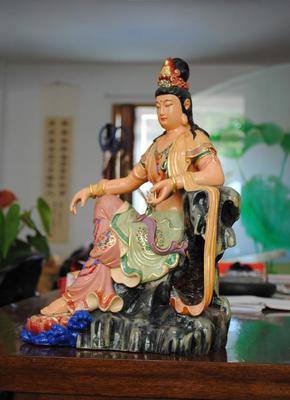 匠心獨(dú)運(yùn) 40公分自在觀音菩薩木雕，傳承千年的工藝珍品