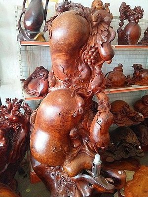 2018浦寨邊貿(mào)市場繁榮，紅木家具工藝品熱銷成亮點(diǎn)